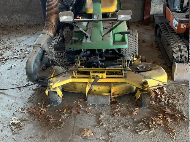 John Deere F725