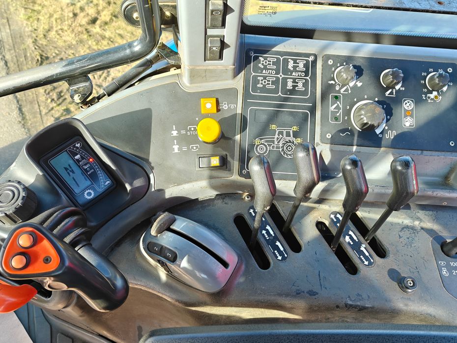 New Holland TM 165 - Traktorer - Traktorer 4 wd - 6
