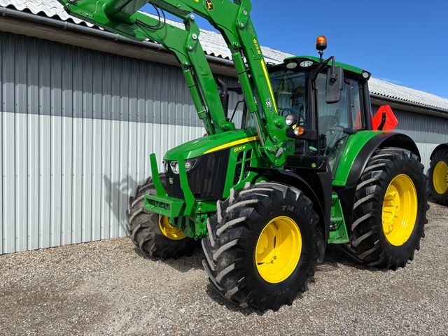 John Deere 6120M