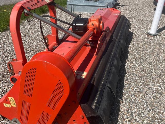 Kuhn VKM 305