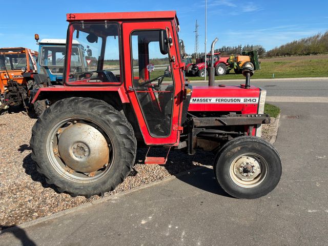 Massey Ferguson 240