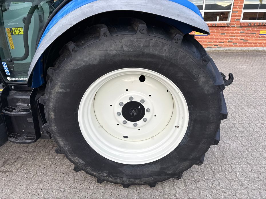 New Holland T5.90 + Stoll 685LA - Traktorer - Traktorer 4 wd - 8