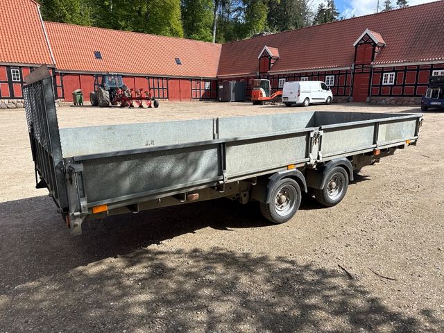Ifor Williams boogie-trailer med tip og rampe 
