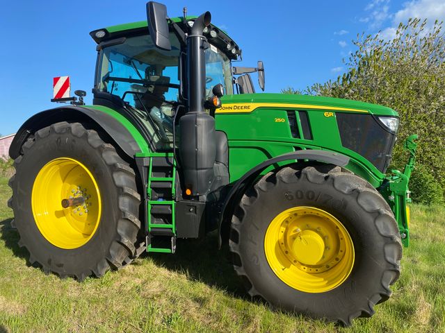 John Deere 6R250
