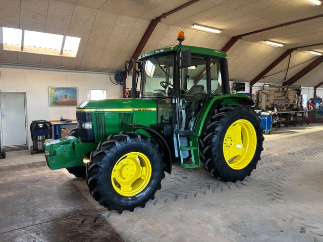 John Deere 6210