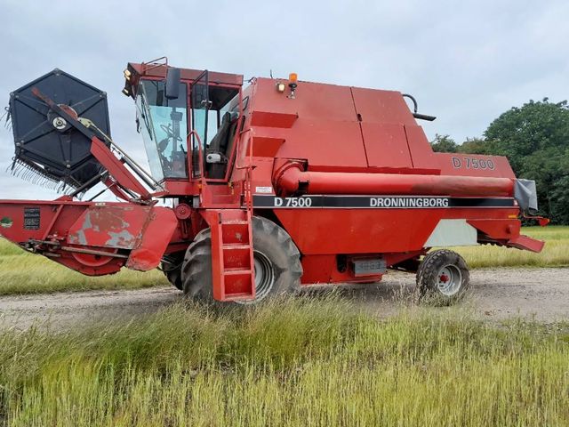 Dronningborg D7500 med klap snitter og aircon Helrød model(sidste model) med 3 gear i hydrostat