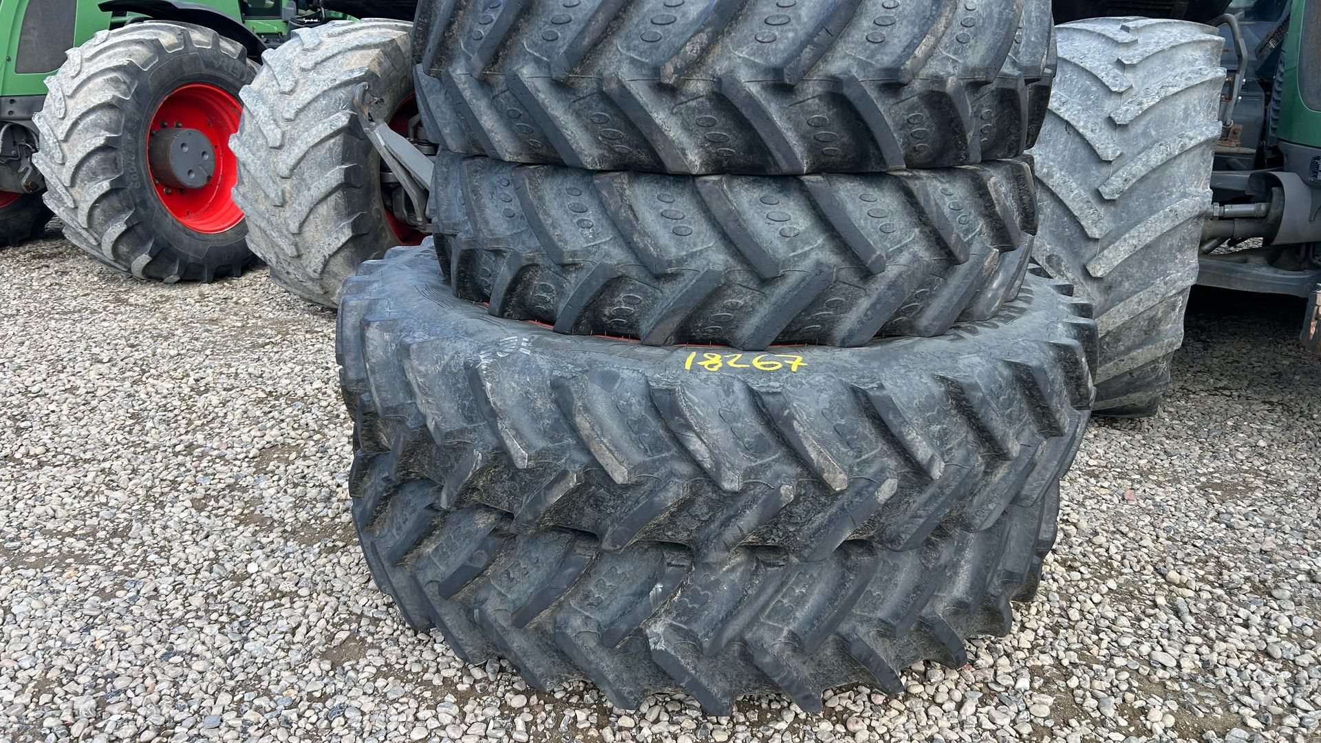 BKT 380/90R50 + 340/85R36 - 8+10 huls bla. 716 2m