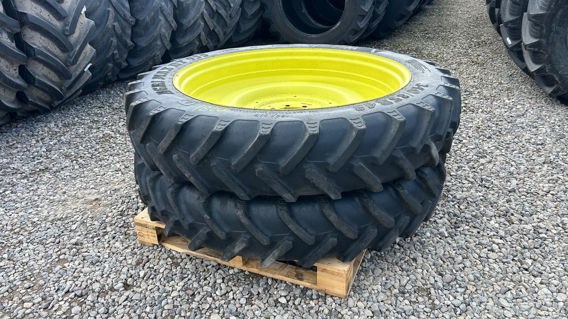 BKT 340/85R48 - 8 huls