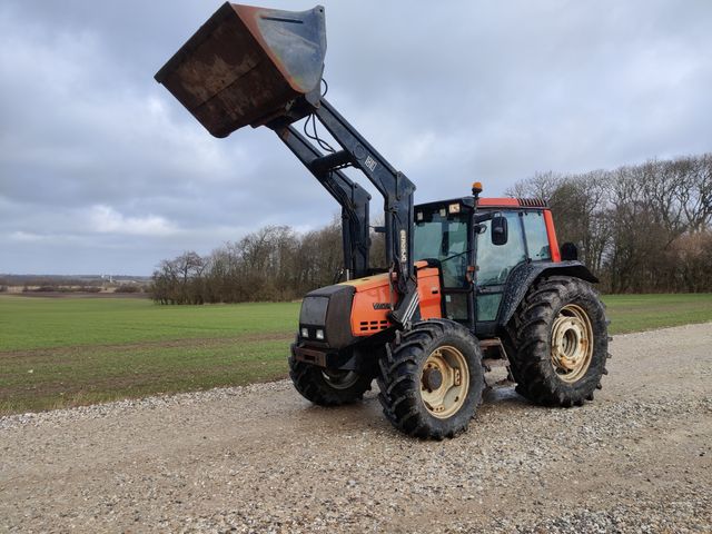 Valtra A95 4 WD med frontlæsser og frontlift