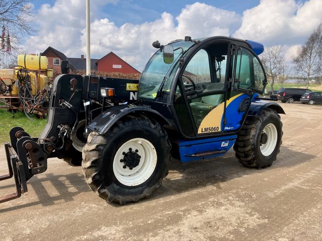 New Holland LM 5060