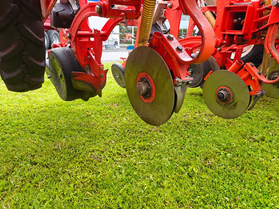 Maschio Gaspardo MANTA ISOTRONIC 12-75 XL Med fronttank - Majsmaskiner - Majssåmaskine - 12