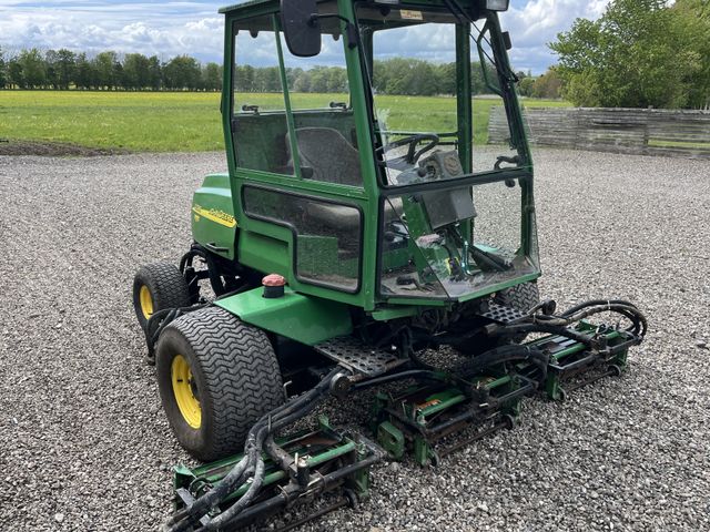 John Deere 3235B