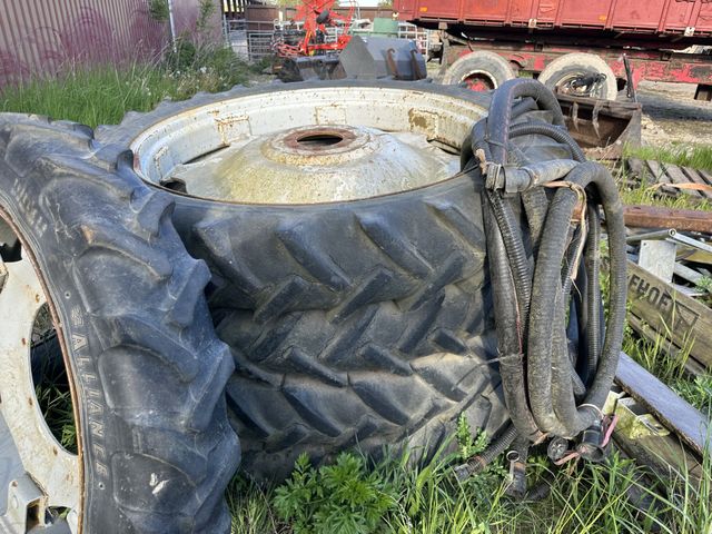 Michelin 9.5-44 og 8.3r32. Prisen er for alle 6 stk.