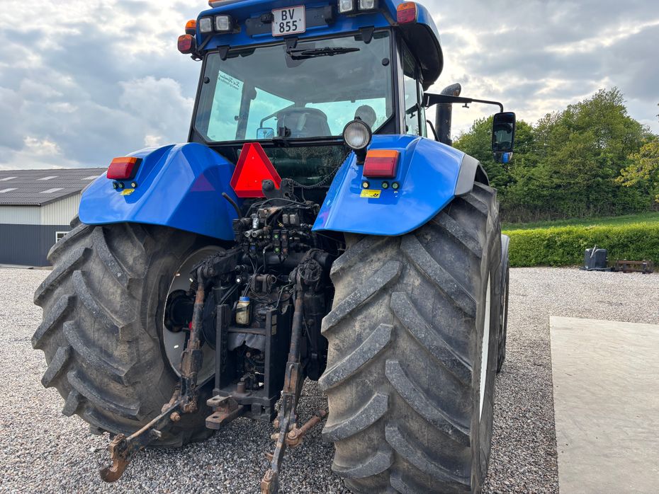 New Holland TVT190 Centralsmørring + nye dæk - Traktorer - Traktorer 4 wd - 4