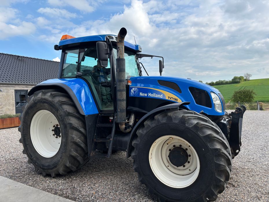 New Holland TVT190 Centralsmørring + nye dæk - Traktorer - Traktorer 4 wd - 2