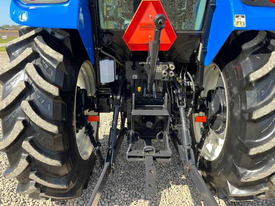 New Holland TD5.75 Med frontlæsser med parallelføring, 3die funktion, euro-skifte - Traktorer - Traktorer 4 wd - 4