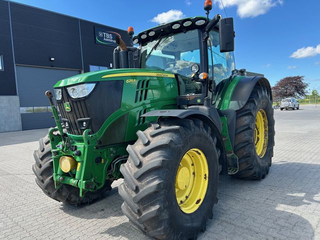 John Deere 6215R
