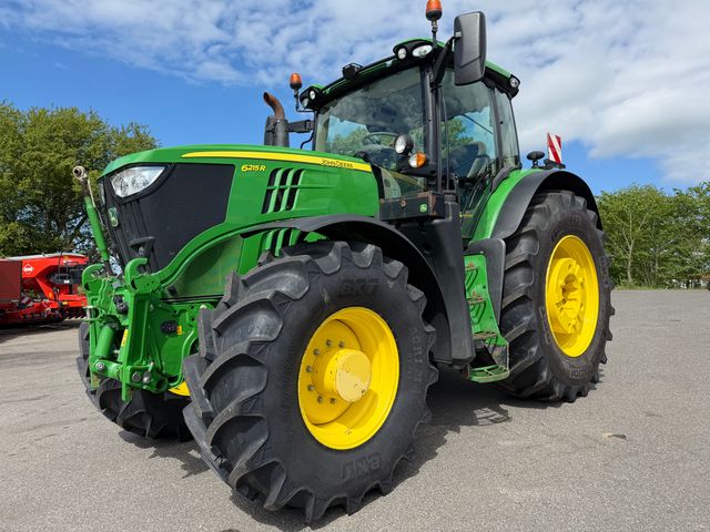 John Deere 6215R