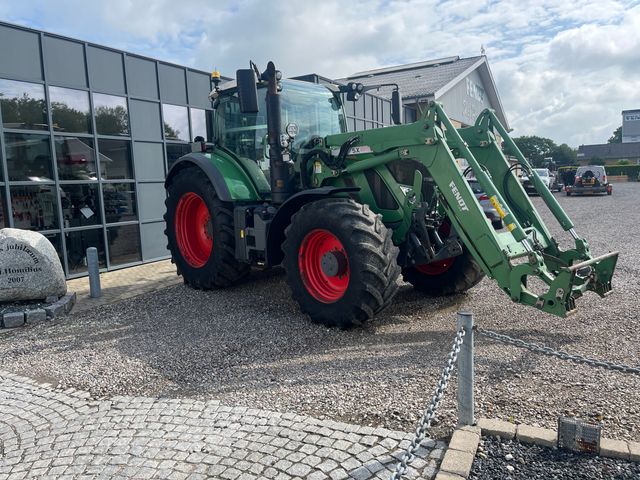 Fendt 724 Vario S4 Profi Plus