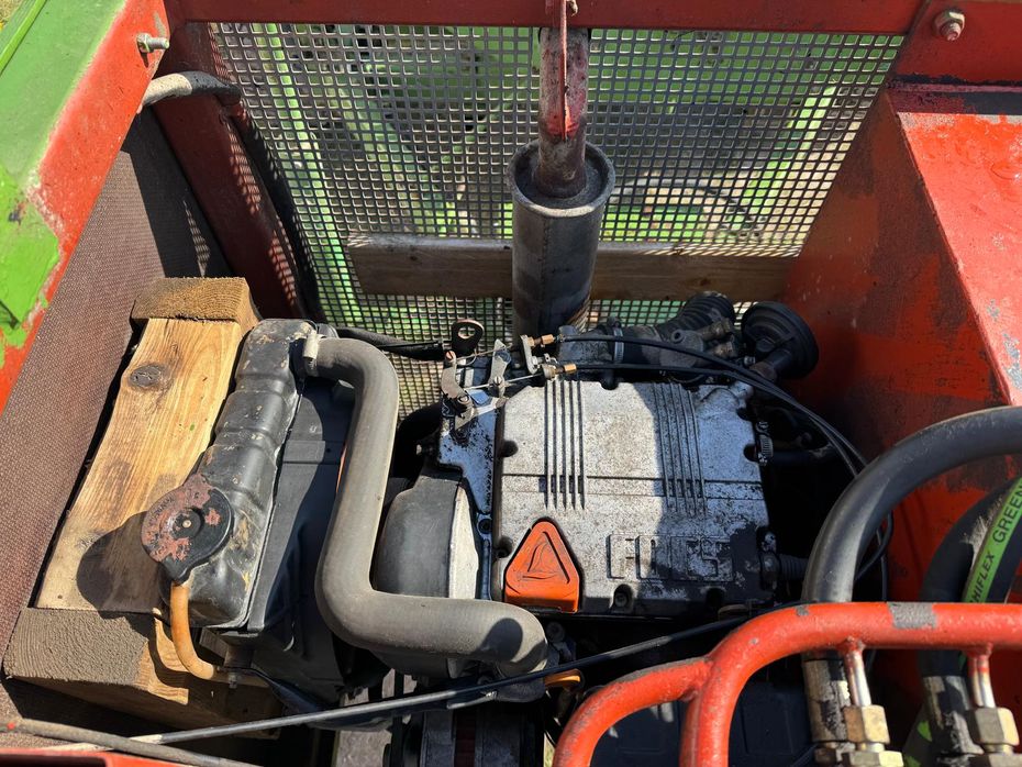 Elho 1410 Fjernbetjening + Egen Diesel motor - Hø- og halmhåndtering - Indpakkere - 6