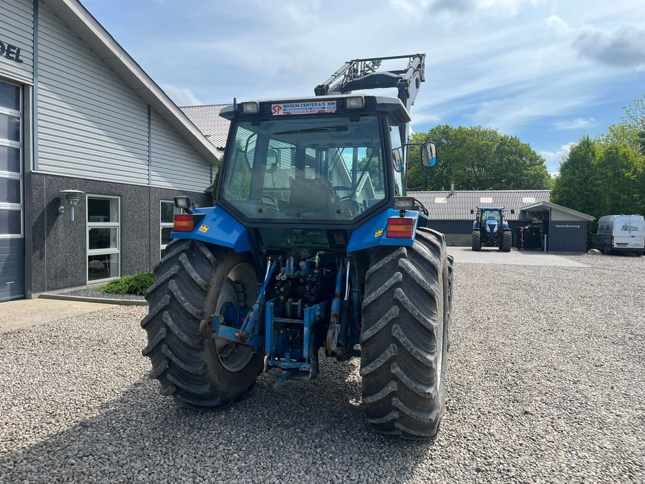 New Holland 8240 SLE med frontlæsser - Traktorer - Traktorer 4 wd - 14