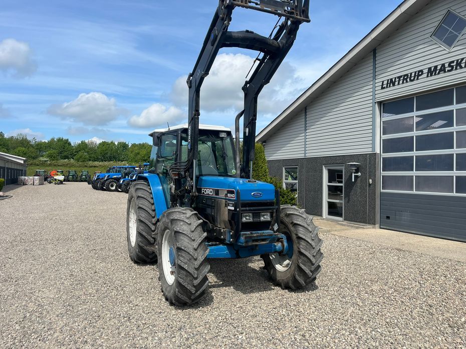 New Holland 8240 SLE med frontlæsser - Traktorer - Traktorer 4 wd - 17