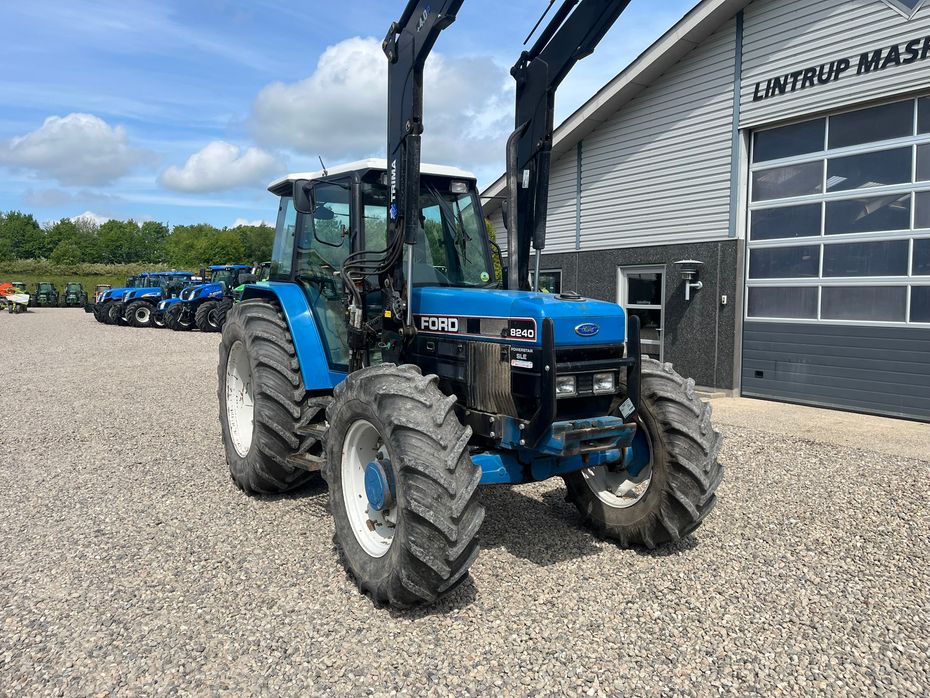 New Holland 8240 SLE med frontlæsser - Traktorer - Traktorer 4 wd - 16