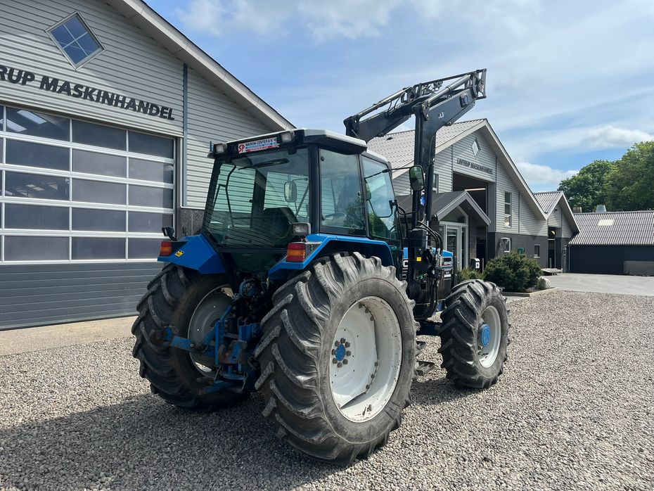 New Holland 8240 SLE med frontlæsser - Traktorer - Traktorer 4 wd - 13