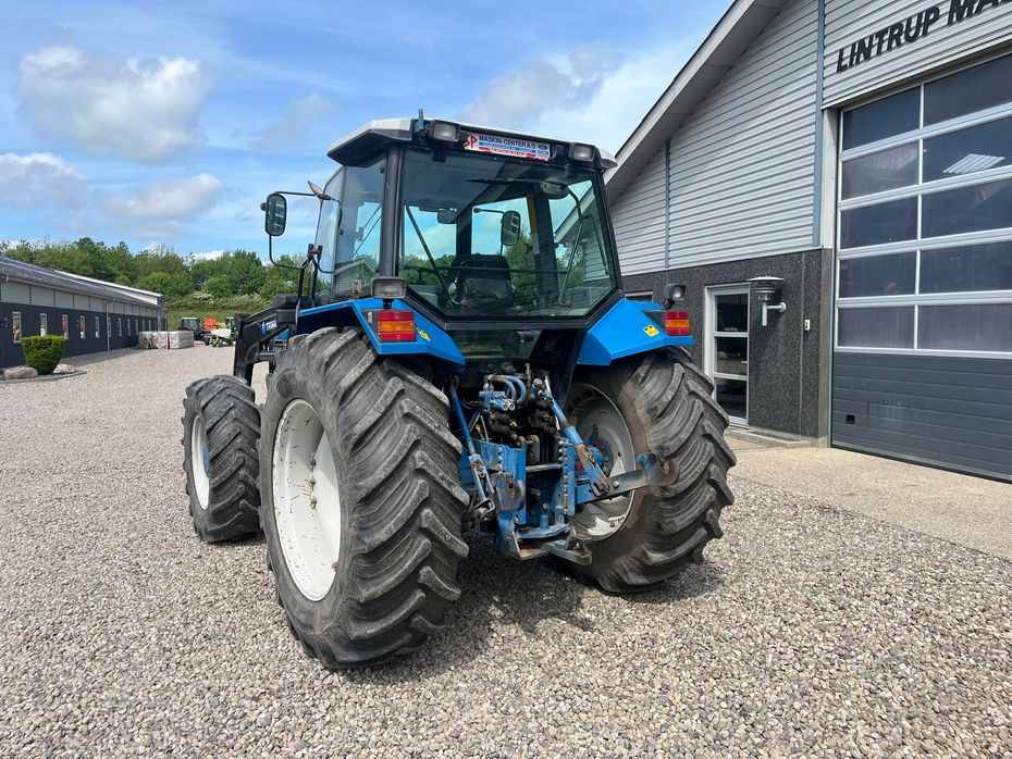 New Holland 8240 SLE med frontlæsser - Traktorer - Traktorer 4 wd - 11