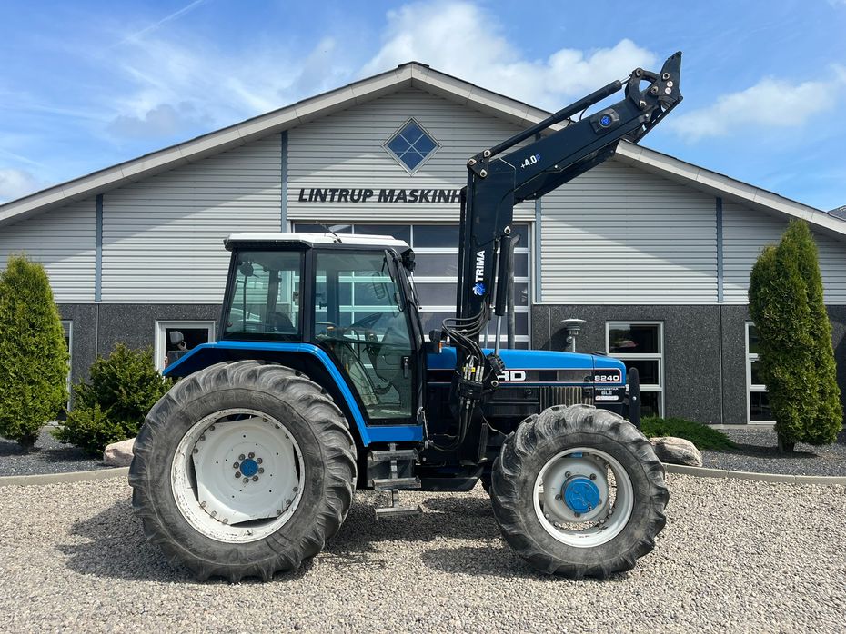 New Holland 8240 SLE med frontlæsser - Traktorer - Traktorer 4 wd - 7