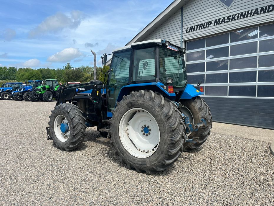New Holland 8240 SLE med frontlæsser - Traktorer - Traktorer 4 wd - 3
