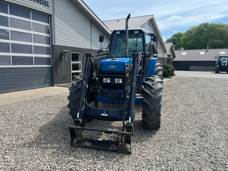 New Holland 8240 SLE med frontlæsser - Traktorer - Traktorer 4 wd - 9