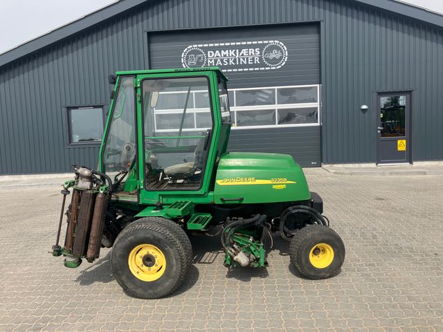 John Deere 3235B