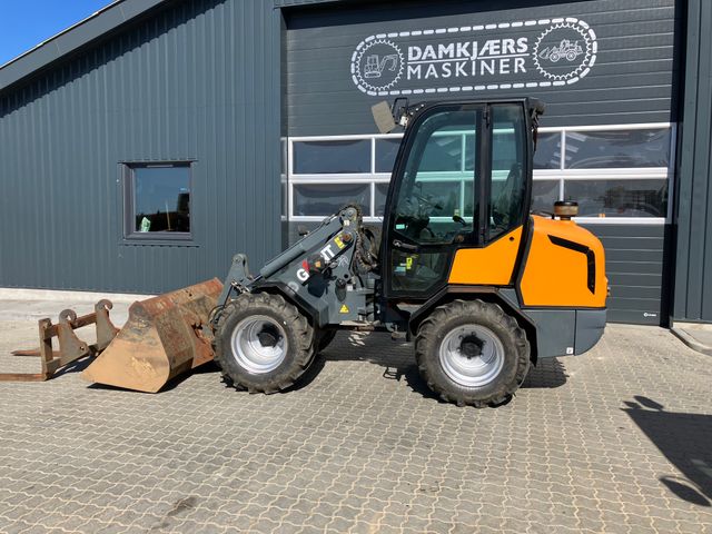 Giant 452 HD 