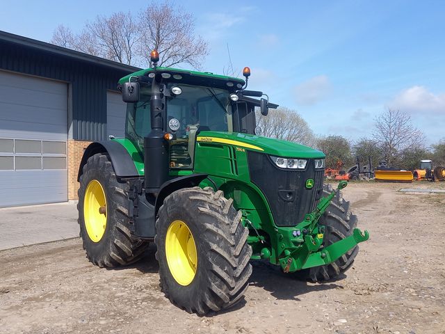 John Deere 7310R