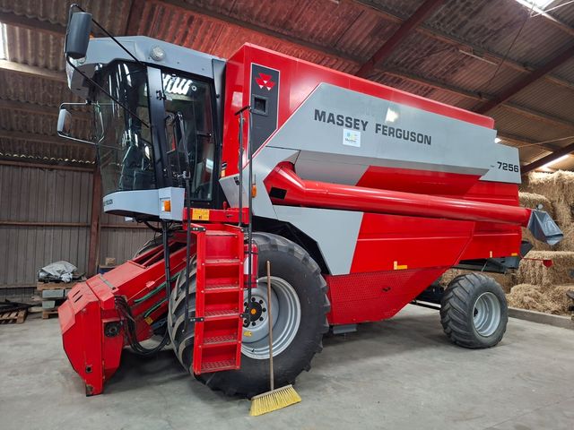 Massey Ferguson 7256 RS m. 20 fod Powerflow skærebord 