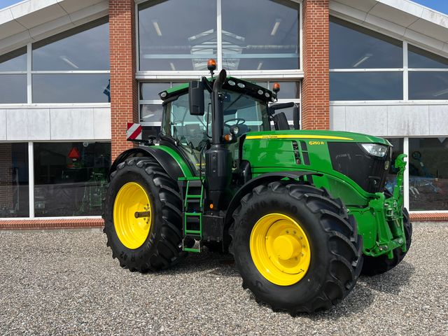 John Deere 6250R