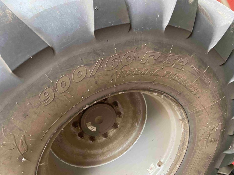 Case IH Axial Flow 9010 Med MacDon D60-D - Høstmaskiner - Mejetærskere - 11