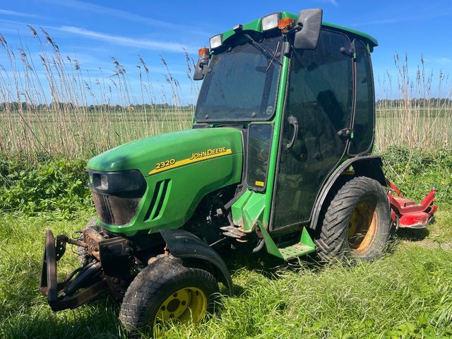 John Deere 2320