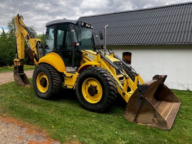 New Holland LB115B-4PS
