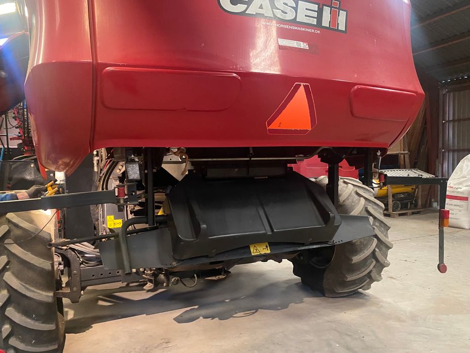 Case IH Axial Flow 9010 Med MacDon D60-D - Høstmaskiner - Mejetærskere - 2