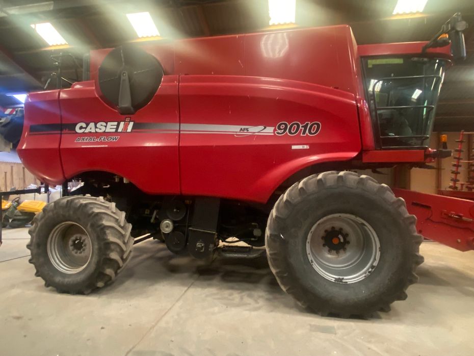Case IH Axial Flow 9010 Med MacDon D60-D - Høstmaskiner - Mejetærskere - 1
