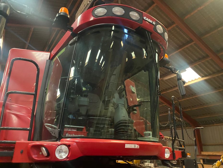 Case IH Axial Flow 9010 Med MacDon D60-D - Høstmaskiner - Mejetærskere - 3