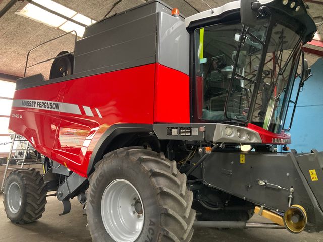Massey Ferguson 7345S