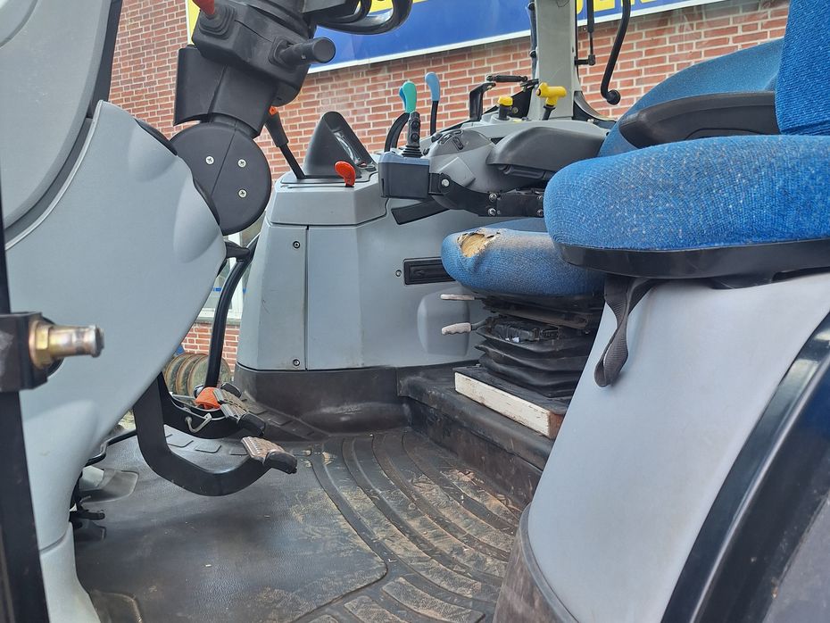 New Holland T6010 plus - Traktorer - Traktorer 4 wd - 6