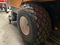New Holland BB9090 med parkland ballevogn - Pressere - Bigballe - 8