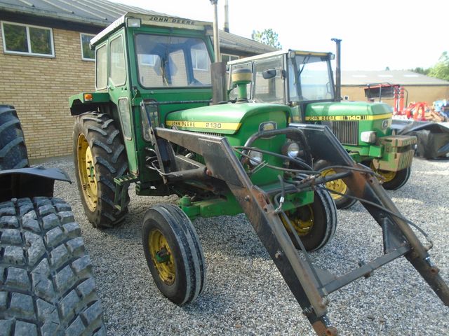 John Deere 2130