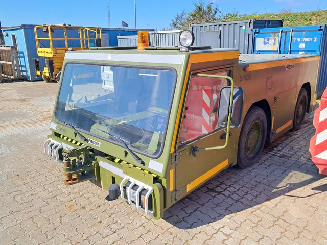 Fresia Lufthavns SP 100 Flytraktor