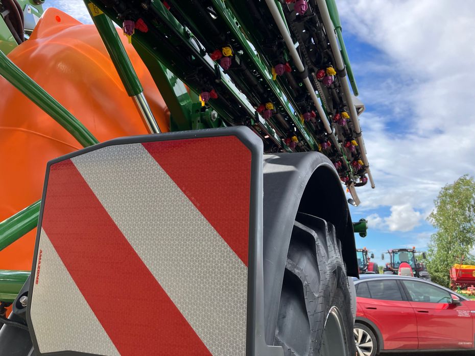 Amazone UX 5201 Super  UX 5201 Super, 30 m bom med indklap til 28 meter, Sælges for kunde - Sprøjter - Trailersprøjter - 11