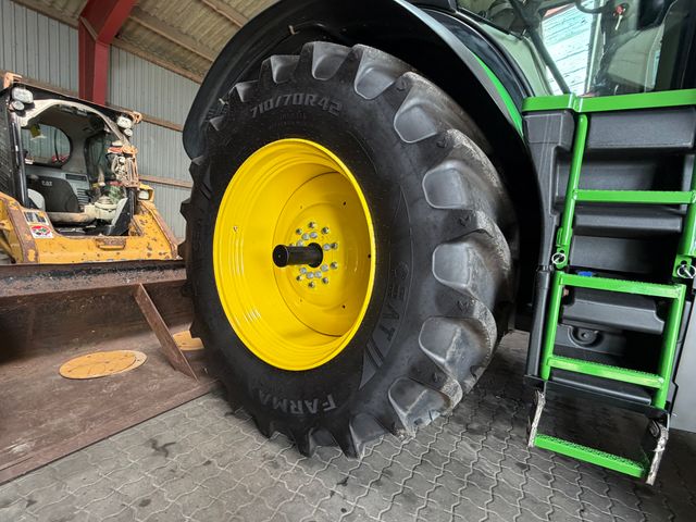 John Deere 6R250
